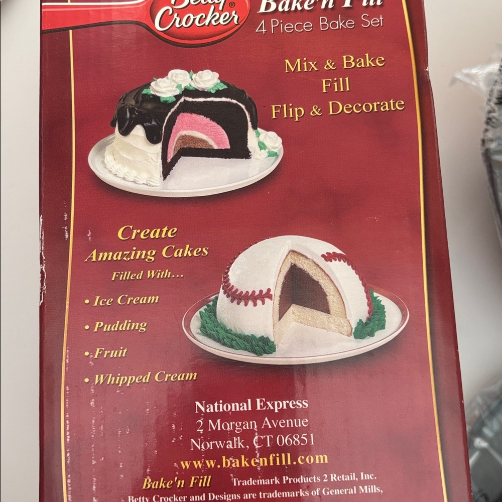 Betty Crocker Bake’n Fill 4 piece Pan Set - Picture 2 of 11